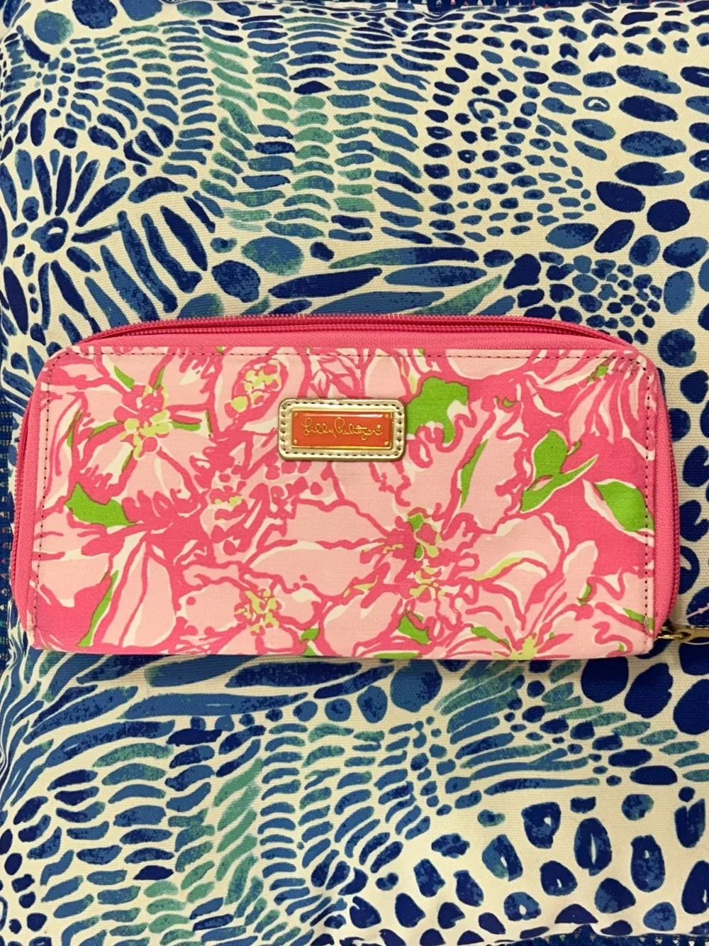 NWT Lilly Pulitzer travel passport wallet
LIMEADE - Picture 5 of 9